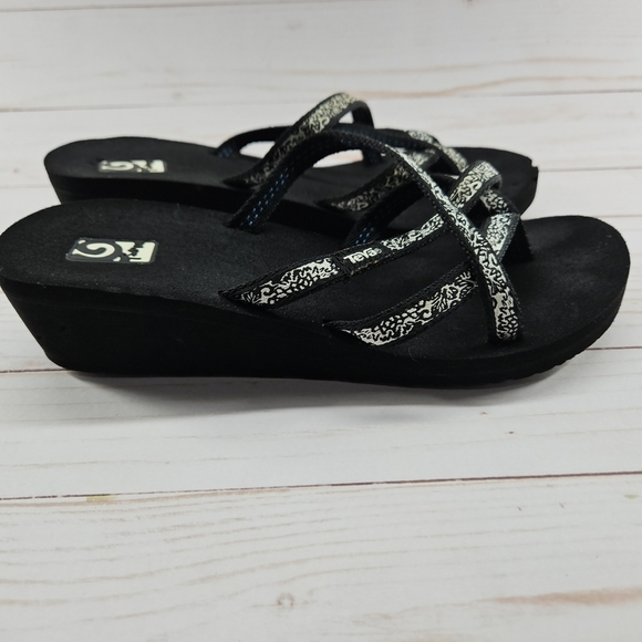 Teva Mush Mandalyn Wedge Sandal‎ Womens 8 Black Floral Pattern Flip Flops - Picture 8 of 11